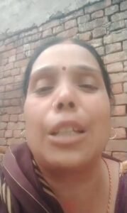 Basti: Mother and daughter forced by police brutality, forced to leave home and wander from door to door