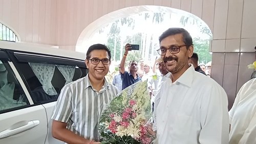 Ayodhya: Grand welcome to the newly arrived Commissioner Rajesh Kumar, will take charge of the division with guard of honor
