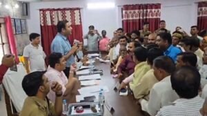 Lucknow: ADM Finance and Revenue misbehaved with principals and parents during Sampoorna Samadhan Diwas, created ruckus and staged a sit-in