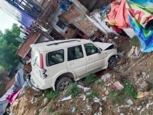 Lucknow: Scorpio entered the house near Sankalp Vatika on the banks of Gomti, young man and woman were drunk