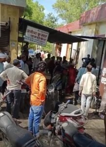 Tehsil premises in Hathras became a battlefield, kicks and punches were exchanged