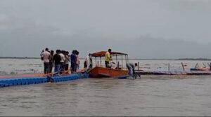 Ganga river is in spate in the pilgrimage town, villagers are worried about the danger of floods - panic created due to sinking of two boats!