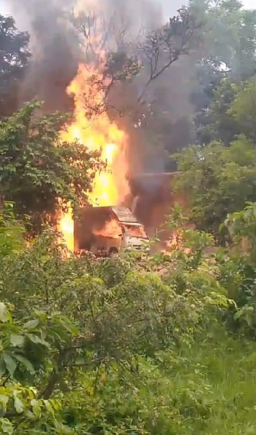 Sitapur: A huge fire broke out in a tanker during diesel theft, tanker absconded – Mafia's antics exposed again!