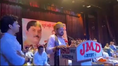 Akhilesh Yadav gets 'Sanatan Supporter' certificate amidst protest from Brahmin community!