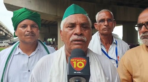 A Maha Panchayat was held under the Yamuna Expressway Tappal Interchange regarding various demands of the farmers. Thousands of farmers from Aligarh division participated in the Panchayat.