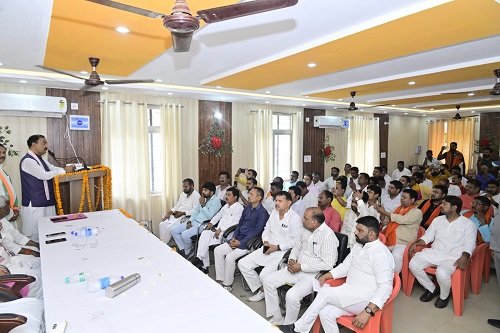Deputy Chief Minister Keshav Prasad Maurya paid tribute to former minister late Anand Singh, expressed condolences