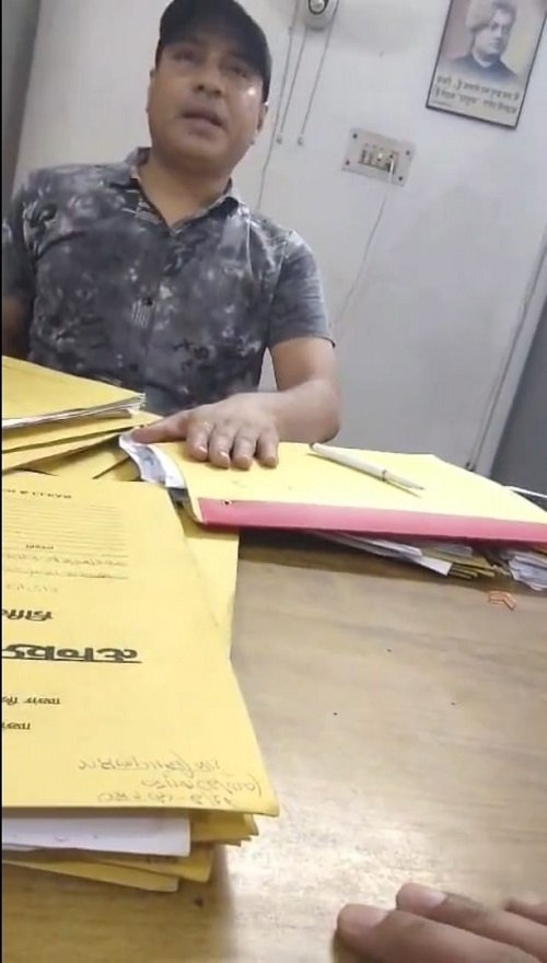 Lucknow: Another revelation of corruption in Municipal Corporation, Tax Department clerk caught taking bribe