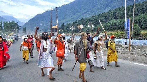 Jammu and Kashmir: No fear, no worry... More than 12 thousand devotees visited Baba Barfani, third batch of Amarnath Yatra left