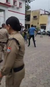 Haldwani: African citizen created ruckus in police station, punched policemen, created commotion