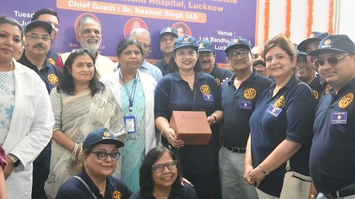Rotary Club Lucknow Transgomati presented a state-of-the-art i-breast screening machine to Lok Bandhu Hospital