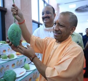 Lucknow: Chief Minister Yogi inaugurated Mango Festival-2025, more than 800 varieties were displayed