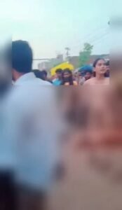 Aligarh Breaking: Eunuchs staged a naked protest at Eta Chungi crossing, demand for suspension of the entire police station, uproar