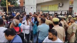 Lucknow: Deaf and dumb students' protest showed an example of humanity and understanding, SHO Vikram Singh set an example