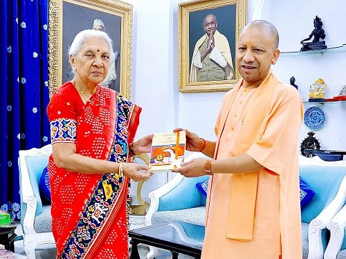 Lucknow: CM Yogi met Governor Anandiben Patel, assembly session will begin from August 11