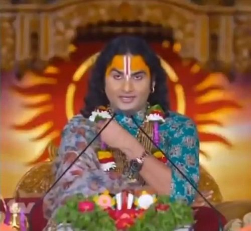 Swami Aniruddhacharya's sharp jibe on SP chief Akhilesh Yadav! He gave a reply from the religious platform, created a stir in the political corridors