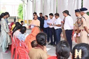 CM Yogi heard the problems of 200 people in Janta Darshan, said- the government stands with every needy person