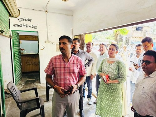 District Magistrate Visakh inspected the Primary School Allunagar Diguria and Primary School Ghaila