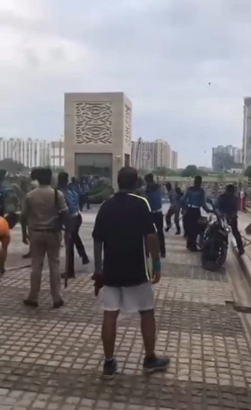 Bangladeshi mob attacks Mahagun Society in Noida, chaos ensues after allegations of theft