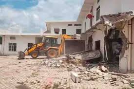 Balrampur: Yogi government's bulldozer ran on the 3 crore mansion of Changur Baba, the mastermind of religious conversion