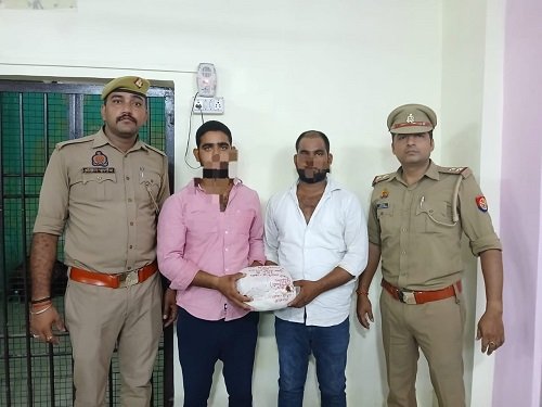 Lucknow: Under the direction of DCP West, police got a big success, two smugglers arrested with 1.5 kg of ganja from Musabagh