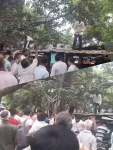 Auraiya: Monkey stole a bag full of money, tore it on a tree, crowd gathered watching the notes flying