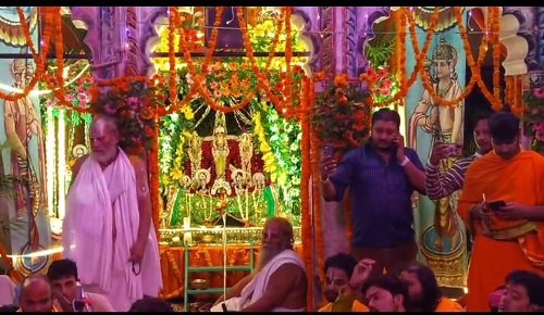 Ayodhya: The grand display of Jhoolan festival at Bada Bhaktmal Ashram, the flower bungalow tableau fascinated the mind