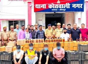 Sitapur: Fierce action by dynamic IPS, 4,968 bottles of illicit liquor recovered, 4 smugglers arrested