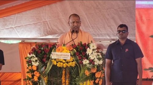 Aligarh: CM Yogi inaugurated and laid the foundation stone of development projects worth Rs 957 crore