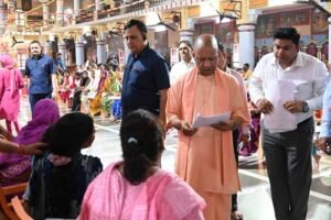 Gorakhpur: CM Yogi held Janta Darshan at Gorakhnath temple, listened to the problems of more than 200 people