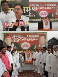 Breaking News: Tribute meeting organised at SP office on birth anniversary of SP founder member Janeshwar Mishra and former district president Ganga Singh Yadav