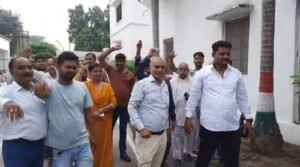 Breaking News: Protest against rail bypass intensifies in Ayodhya, hundreds of people of Gaddopur Majhwa fear to become homeless