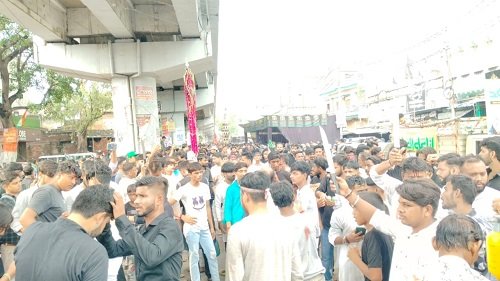 Chehlum procession was taken out in old Lucknow in memory of Imam Hussain, mournful silence of 'Hai Hussain' echoed