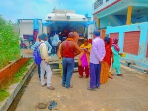 Health department's activism: door-to-door survey in Faizullaganj and Jankipuram areas, treatment of patients and anti-larva spraying