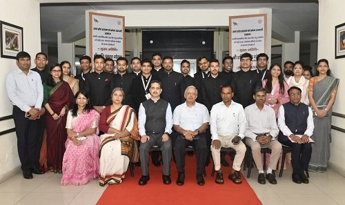 Lucknow: Training program of trainee IAS officers concluded, Chief Secretary SP Goyal gave best wishes