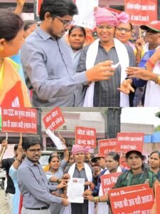SP Mahila Sabha protests against Election Commission of India, expresses displeasure over vote being cut