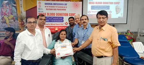 Successful organization of blood donation camp at Lok Bandhu Raj Narayan Joint Hospital Lucknow on World Brotherhood Day