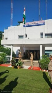IG Tarun Gaba hoisted the tricolor in Lucknow, honored the policemen