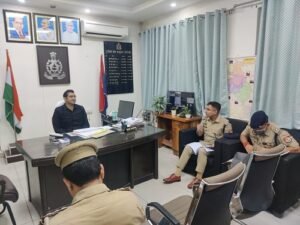 Lucknow: Deputy Commissioner of Police Nipun Aggarwal gave strict instructions in the crime seminar, reviewed pending cases