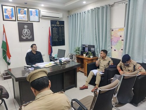 Lucknow: Deputy Commissioner of Police Nipun Aggarwal gave strict instructions in the crime seminar, reviewed pending cases