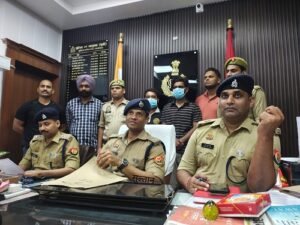 The people who roam around selling incense sticks in Lucknow turned out to be chain snatchers