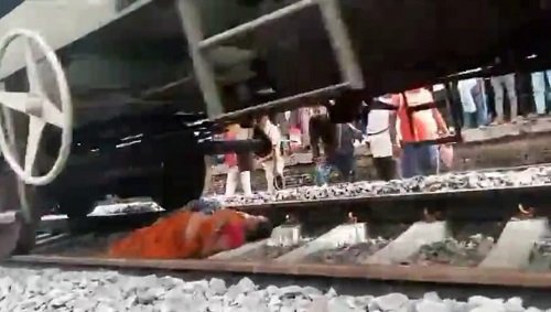 Major accident averted at Begusarai railway station: Goods train passes over woman and girl, they miraculously survive