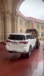 Traffic police lifted minister's Fortuner with a crane, created a stir on social media