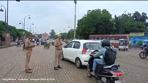 Lucknow: Thakurganj police's traffic improvement drive continues, illegal vehicles removed