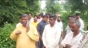 Sitapur: Transformer out of order for 15 days, minister himself took it down, anger erupted on electricity department