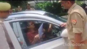 Lucknow (Fatehpur incident): Amitabh Thakur alleges – Police is suppressing democratic rights, police surrounded the house