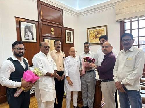 A 7-member delegation of IPSEF met Cabinet Secretary, Government of India, T V Somanatham at Rashtrapati Bhavan