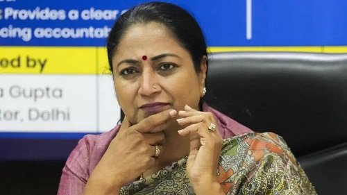 Capital Delhi: Ruckus again at CM Rekha Gupta's program, two people detained!