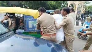 Lucknow: SP workers tried to surround the assembly, strong protest against SIR