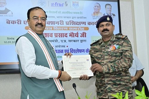 Lucknow: Uttar Pradesh Deputy CM Keshav Prasad Maurya honored the soldiers by giving them certificates