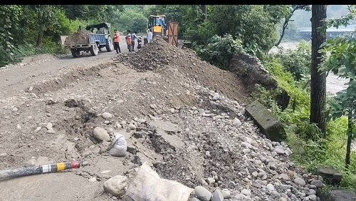 Traffic halted due to road collapse in Shivalik Mohand forest, traffic resumed through new elevated highway